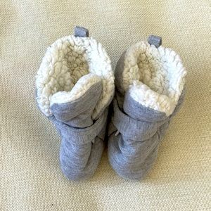 Baby shoes , 3-12 M shoes , winter shoes